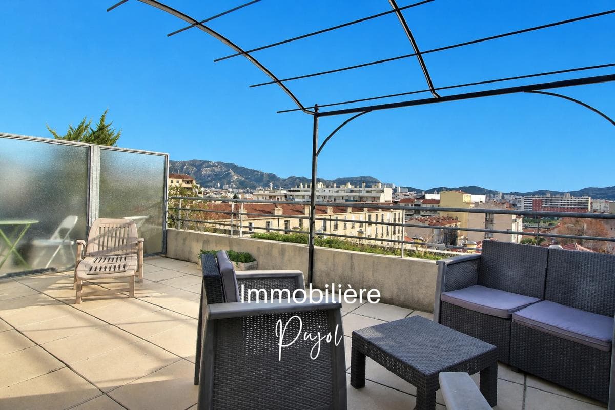 Timone 13010 Marseille - Location studio en dernier étage avec terrasse de 27m² et  garage - vue dégagée – photo 1