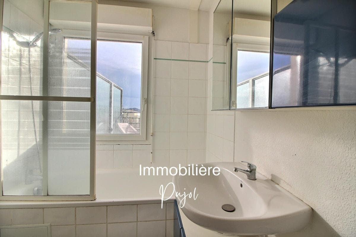 Timone 13010 Marseille - Location studio en dernier étage avec terrasse de 27m² et  garage - vue dégagée – photo 5