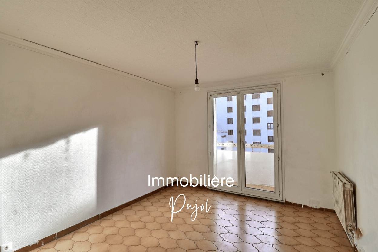 Charreux 13004 - T3 avec balcon à rénover – photo 1