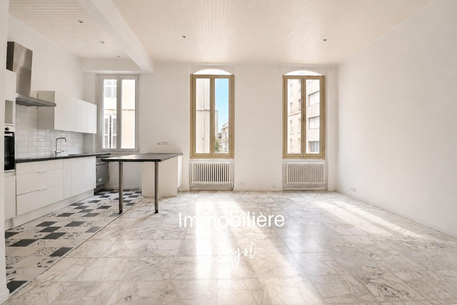 Marseille 6e   Préfecture   T3 rénové de 72 m2 avec patio – photo 3