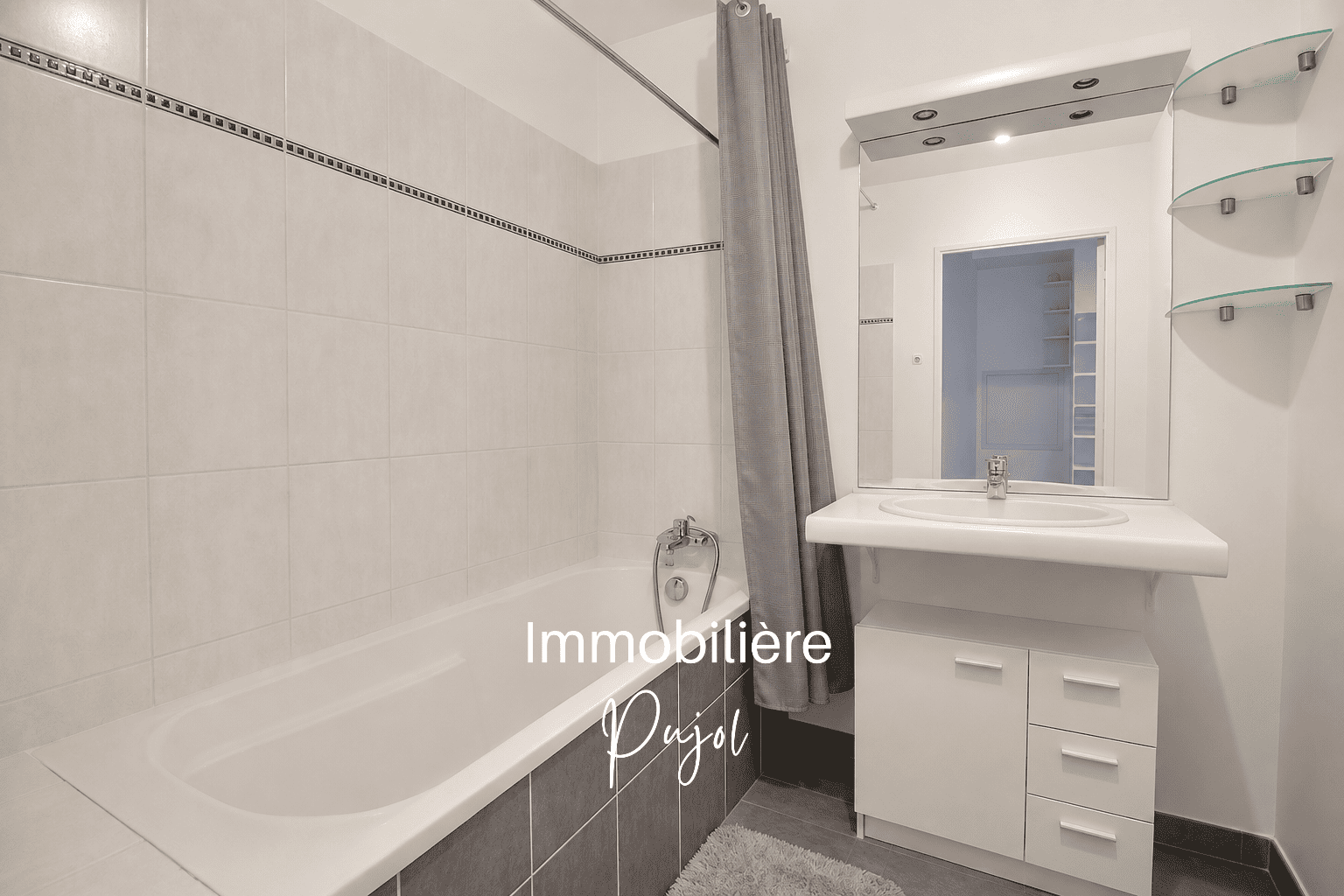 T2 (vendu loué meublé) - TERRASSE - GARAGE - 286 av. de la c – photo 7
