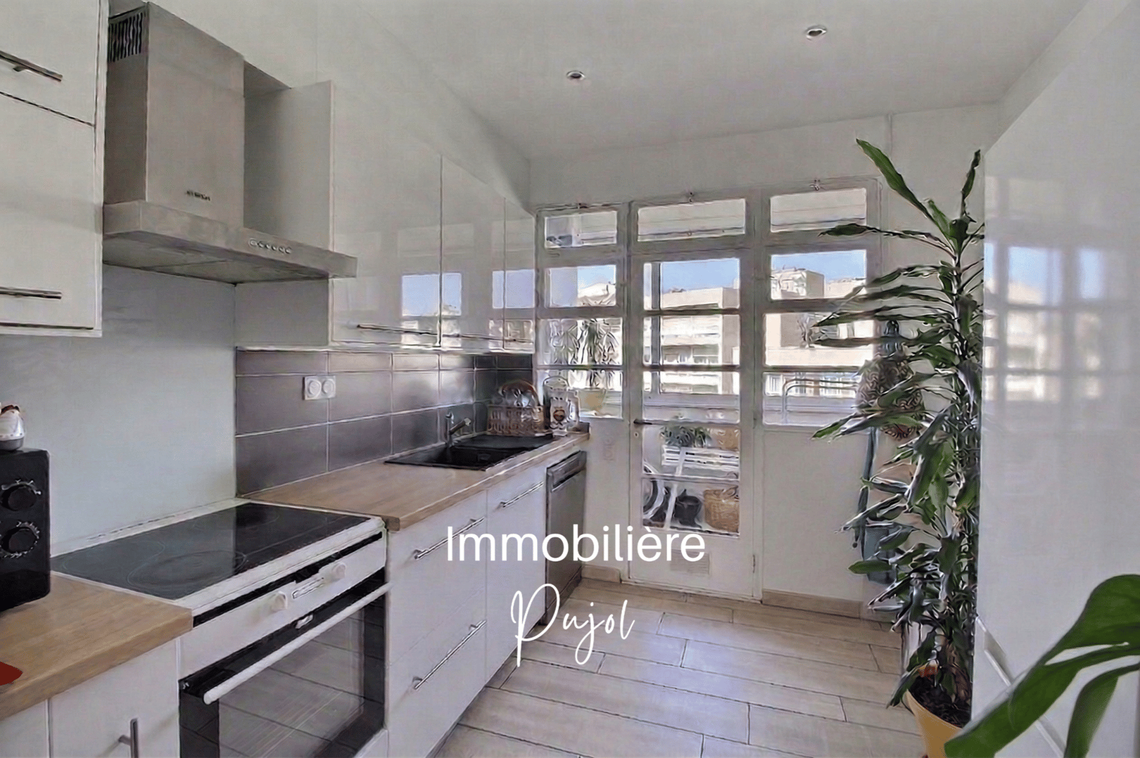 Hôtel de Ville 13002 -  - Vente Appartement T3 vue Notre dam – photo 5