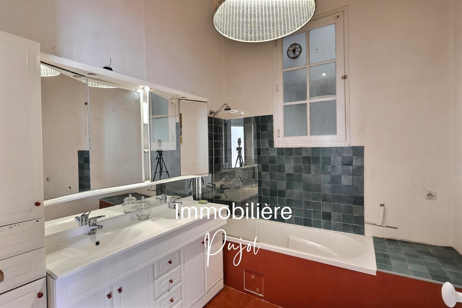 T3 / T4 de 102 m2 avec ascenseur, cave et chambre de service – photo 6