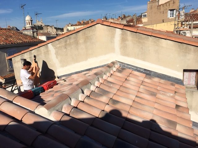 Faitage en toiture a Marseille expertise du syndic
